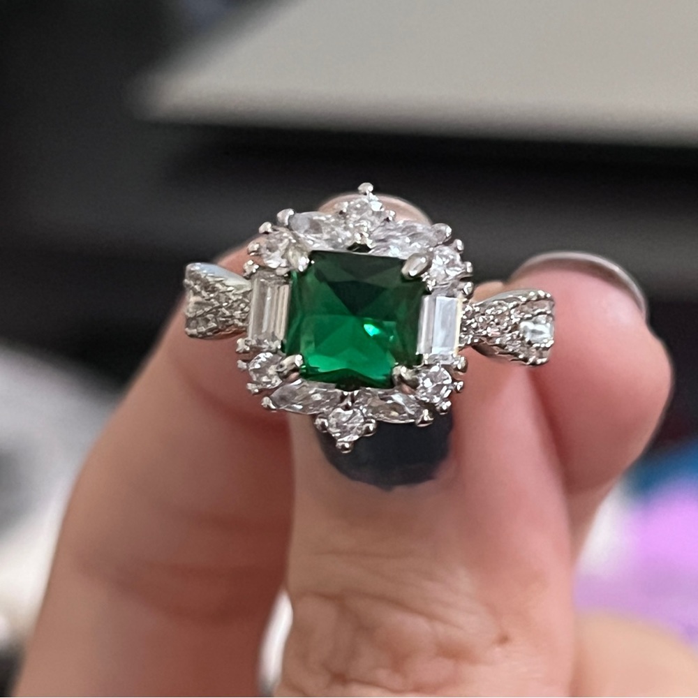 925 Sterling Silver Faux Emerald & Cubic Zirconia Cocktail Ring Size 7